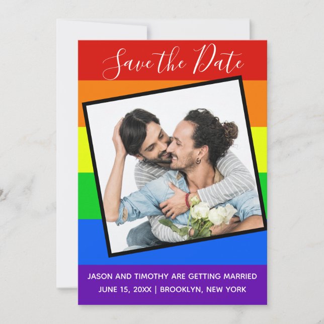 Rainbow Gay Pride Couple Foto Bold Custom Save The Date (Vorderseite)