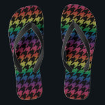 Rainbow-Hahnentrittmuster Flip Flops<br><div class="desc">Dieses stilvolle Hahnentrittmuster mit Schwarz und Regenbogen ist ein Muss. Ändern Sie die Größe des Hahnentrittmusters,  indem Sie das Signaturbild anpassen. Fügen Sie auch ein Monogramm hinzu! Achten Sie auf die Abstimmung des Zubehörs. Sie eignen sich ideal für Hochzeiten als Wechsel zu komfortablen Schuhen während des Empfangs.</div>