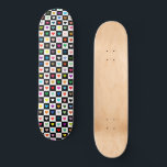 Rainbow Heart Grid Pattern Skateboard<br><div class="desc">Eine gemusterte Decke auf dem Trend mit schwarz-weißem Schachbrett und einem farbigen Herzenbogen verleiht diesem Skateboarddeck ein fröhliches Ambiente.</div>