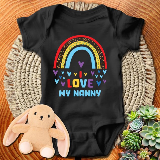 Rainbow Hearts I Liebe My Nanny Baby Strampler (Von Creator hochgeladen)