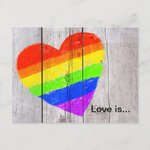 Rainbow-Herz auf einem grungelösten Holzpaneel Postkarte