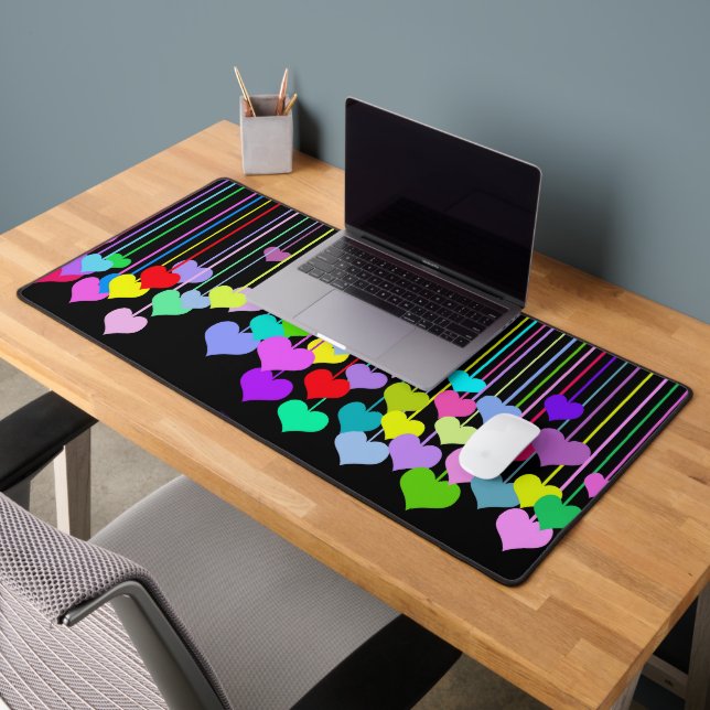 Rainbow-Herzen auf schwarz Schreibtischunterlage (Büro 2)