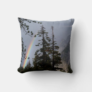 Rainbow in Yosemite, CA, USA Pillow Kissen