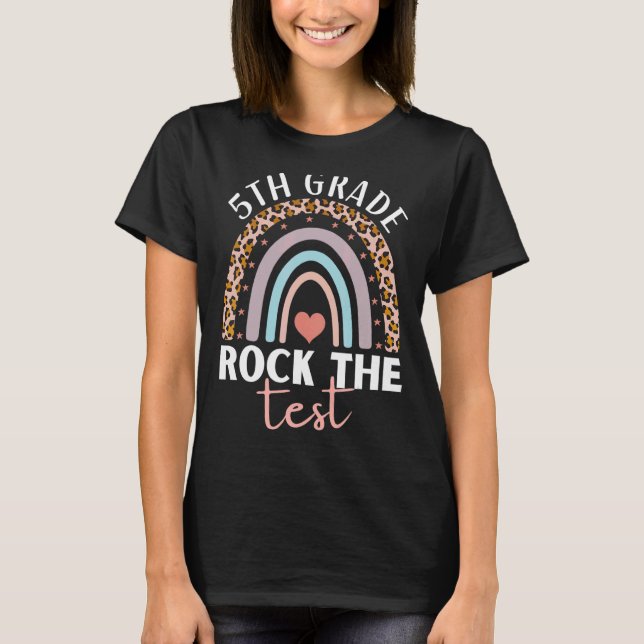 Rainbow-Lehrer für den Test 5. Klasse T-Shirt (Vorderseite)