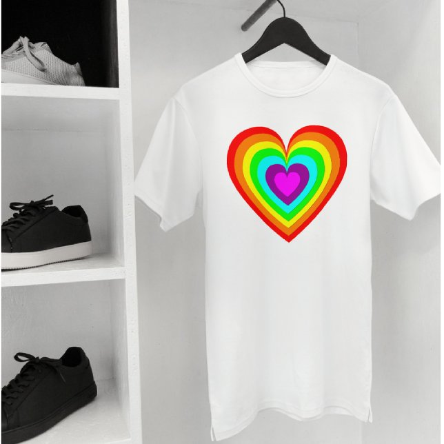 Rainbow Liebe Herzdesign T-Shirt (Von Creator hochgeladen)