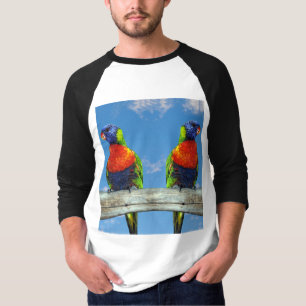 Rainbow-Lorikees, zwei auf einem Zweig T-Shirt