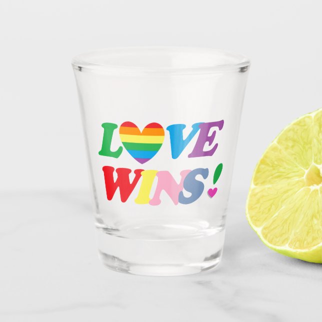 Rainbow Love Wins LGBT Schnapsglas (Vorderseite)