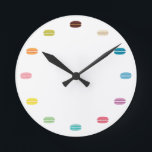 Rainbow Macarons Runde Wanduhr<br><div class="desc">Französische Macaron-Kekse in vielen verschiedenen Farben.</div>