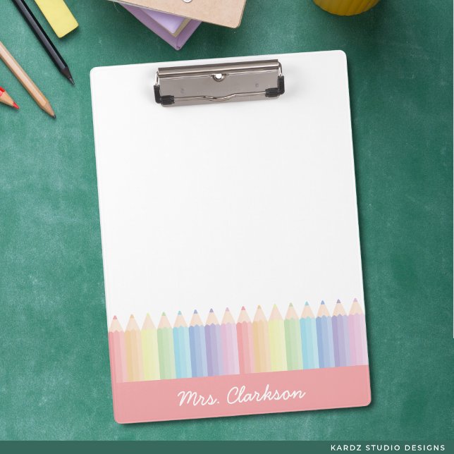 Rainbow Pencils Personalisiert Teacher Klemmbrett (Personalize this rainbow colored clipboard with your favorite teacher's name. )