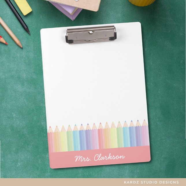 Rainbow Pencils Personalisiert Teacher Klemmbrett (Personalize this pastel rainbow colored clipboard with the teacher's name. )