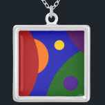 Rainbow Planets Versilberte Kette<br><div class="desc">In dem Moment, in dem ich darüber nachdachte, den mittleren Teil dieses abstrakten Designs blau zu machen, sah mein Geek Geist die regenbogenfarbenen Kreise als eine Reihe von Planeten. Ein Teil eines großen roten Kreises füllt das links Drittel des Rahmens. Hinter ihm hervorzugucken ist fast die Hälfte eines kleineren orangefarbenen...</div>