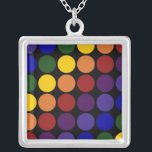 Rainbow Polka Dots auf Schwarz Versilberte Kette<br><div class="desc">Die Reihen der regenbogenfarbenen Polka-Punkte decken einen schwarzen Hintergrund ab. Die Offsetreihen bilden Diagonalen jeder Farbe: violett,  indigo,  blau,  grün,  gelb,  orange und rot. Digitales Bild. Copyright © 2011 Claire E. Skinner. Alle Rechte vorbehalten.</div>