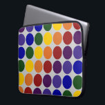 Rainbow Polka Dots on Gray Laptopschutzhülle<br><div class="desc">Dieses Sonderstück enthält Reihen von regenbogenfarbenen Polka-Punkten auf grauem Hintergrund. Das Grau hat ein fast metallisches Gefühl. Die Offsetreihen bilden Diagonalen jeder Farbe: violett,  indigo,  blau,  grün,  gelb,  orange und rot. Digitales Bild. Copyright © 2011 Claire E. Skinner. Alle Rechte vorbehalten.</div>