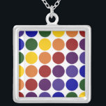Rainbow Polka Dots on White Versilberte Kette<br><div class="desc">Rainbow-farbene Polka-Punkte sind in Reihen auf weißem Hintergrund angeordnet. Die Offsetreihen bilden Diagonalen jeder Farbe: violett, indigo, blau, grün, gelb, orange und rot. Der weiße Hintergrund ist tatsächlich transparent, sodass Sie ihn ändern können, wenn Sie möchten. Klicken Sie einfach auf den Knopf "Anpassen!" und wählen Sie dann in der Sidebar...</div>