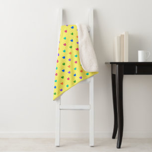 Rainbow-Polka-Herzen auf Gelb Sherpadecke