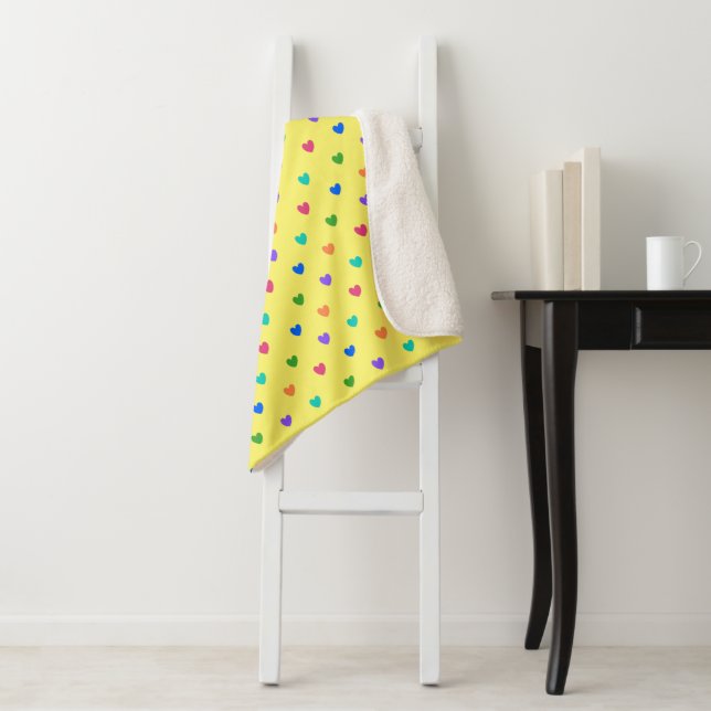 Rainbow-Polka-Herzen auf Gelb Sherpadecke (Beispiel)