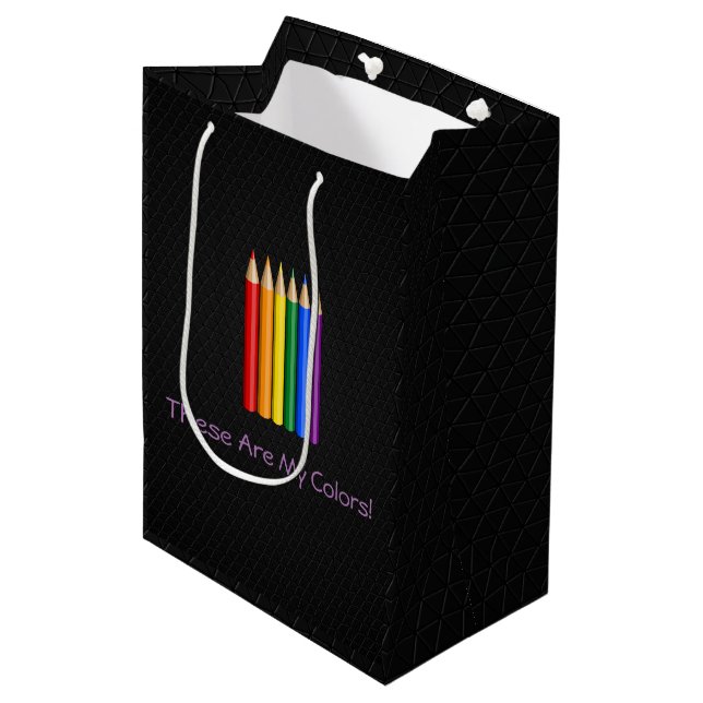 Rainbow-Pride-Stifte Mittlere Geschenktüte (Vorderseite Schrägansicht)