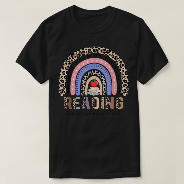 Rainbow Reading Interventionist Book Lover Teacher T-Shirt (Design vorne)
