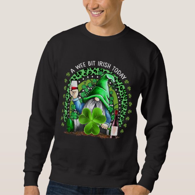Rainbow St Patrick's Day Irish Gnome Drink Wine Sh Sweatshirt (Vorderseite)