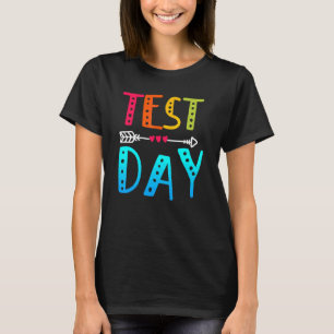 Rainbow-Testtag-Lehrer T-Shirt