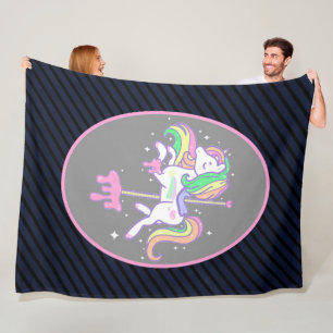 Rainbow Unicorn mit gestreifter Rückseite Fleecedecke