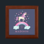 Rainbow Unicorn Schmuck aus Holz Keepake Box Erinnerungskiste<br><div class="desc">Ein niedlicher personalisierter Mädchen rosa und lila Regenbogen verzieren Holzschmuck Keepake. Personalisieren Sie es für den Geburtstag Ihres kleinen Mädchens. Entworfen für Sie von BlackBerry Boulevard.</div>