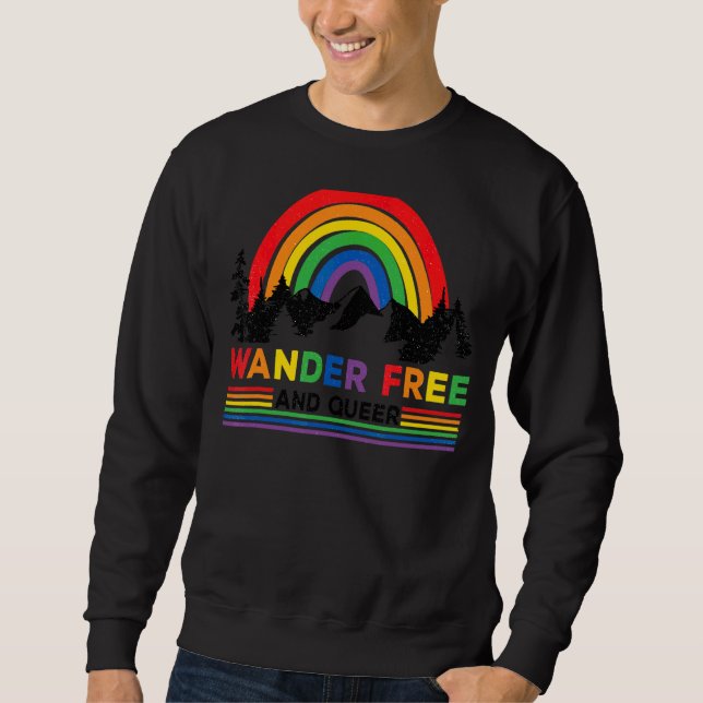 Rainbow Wander Free und Que Happy Camper Lgbt Ca Sweatshirt (Vorderseite)