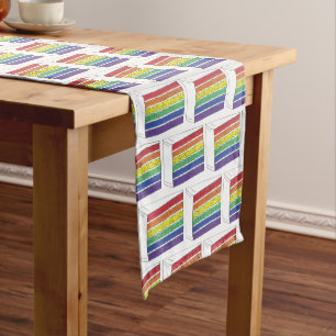Rainbow Wedding Cake Slice Lila Heart LGBT Gay Kurzer Tischläufer