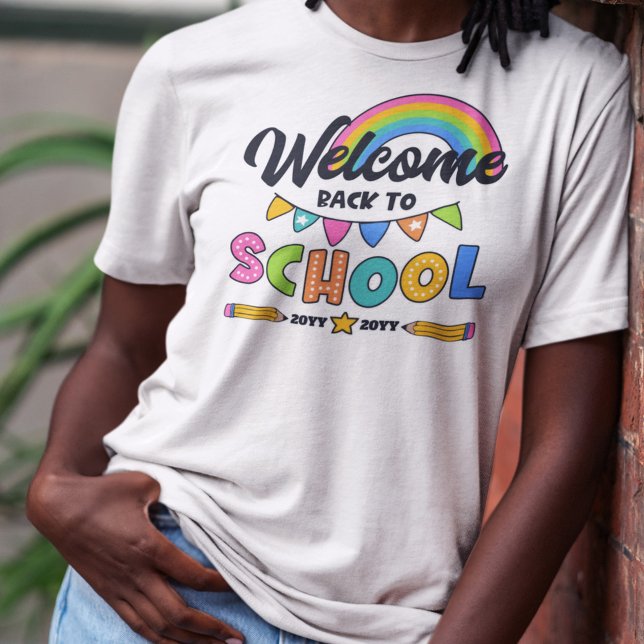 Rainbow: Willkommen zurück in die Schule Tri-Blend Shirt (Von Creator hochgeladen)