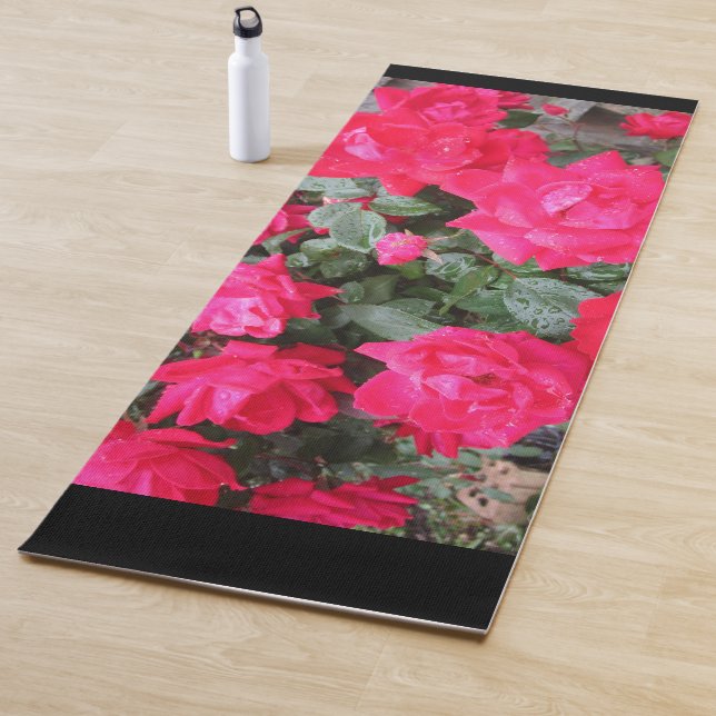RAINDROPS auf ROTE ROSEN YOGA MAT Yogamatte (Beispiel)