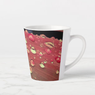 Raindrops Closeup, Spacey Cherry Red Milchtasse