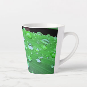 Raindrops Closeup, Spacey Green Milchtasse