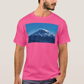 Rainier mit Lenticular Cloud (Ölgemälde) T-Shirt