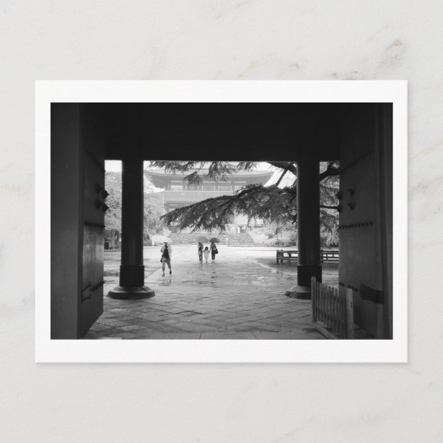 Rainy Season: Zojoji Temple, Tokio Postkarte (Vorderseite)