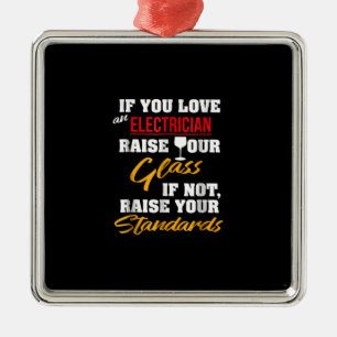 Raise Glass Funny Apprentice Electrician Ehefrau V Ornament Aus Metall