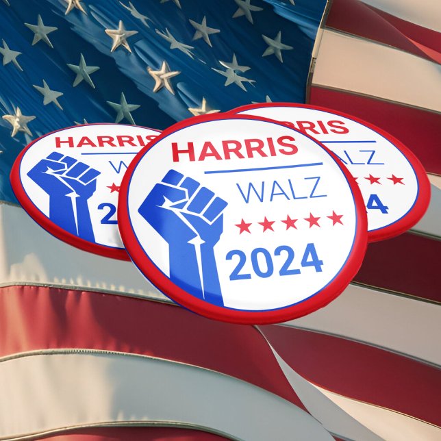Raised Blue Fist! Kamala Harris/Walz Kampagne 2024 Button (Von Creator hochgeladen)