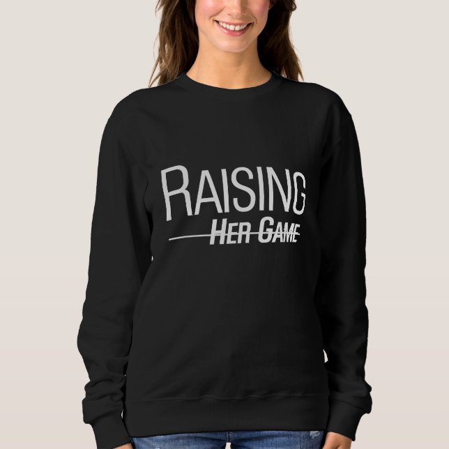 Raising Her Game Title IX schwarzes Sweatshirt (Vorderseite)