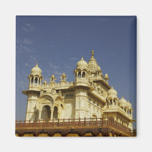 Rajasthan, Indien Eine Frau, die an einem alten st Magnet