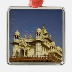 Rajasthan, Indien Eine Frau, die an einem alten st Silbernes Ornament