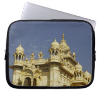 Rajasthan, Indien Eine stehende und zufällige Frau