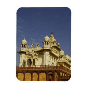 Rajasthan, Indien Eine stehende und zufällige Frau Magnet