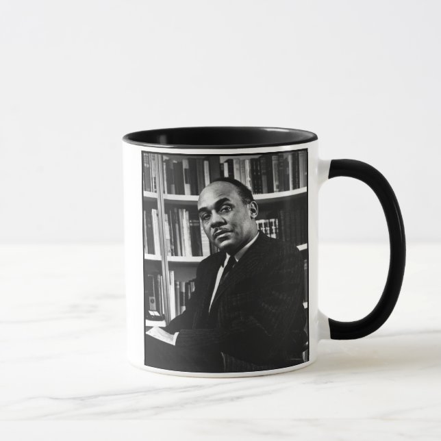 Ralph Ellison, Autor des unsichtbaren Mannes Tasse (Rechts)