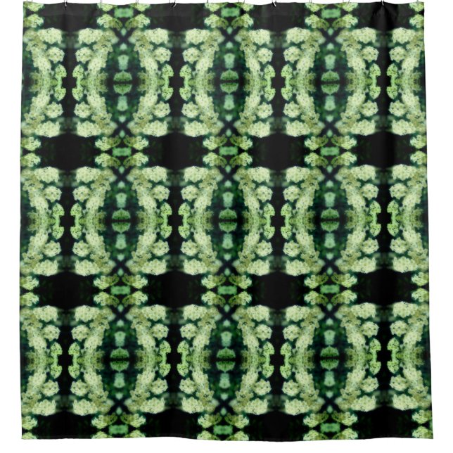 Rambling Wild White Roses Abstraktes Muster Duschvorhang (Vorderseite)