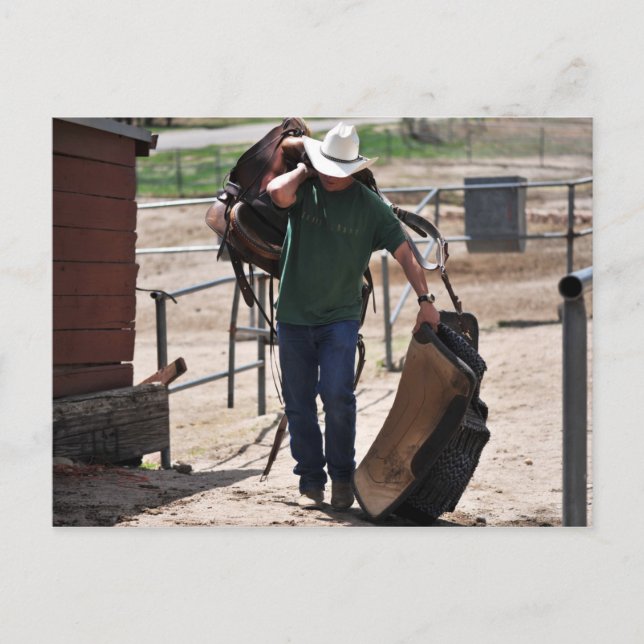 Ranch Cowboy mit Sattel Postkarte (Vorderseite)