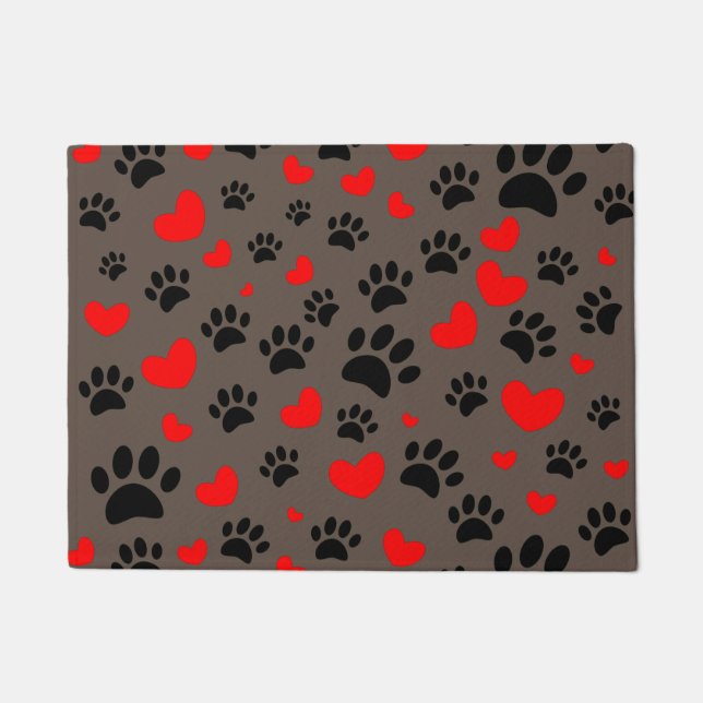 Random Dog Paw Prints und Rote Herzen braun Fußmatte (Vorderseite)