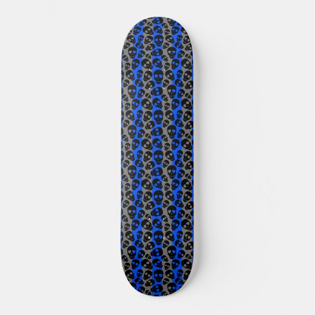 Random Skulls Blue Gray Streifen Skateboard (Vorderseite)