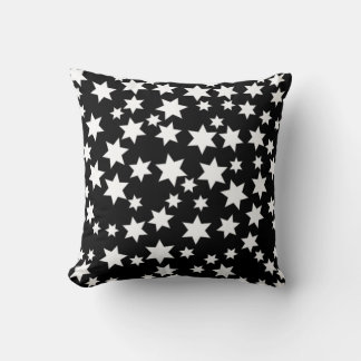 Random White Stars auf schwarz Kissen
