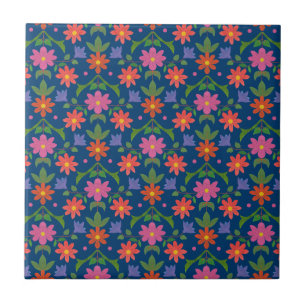 Rangoli Blumen, Polka-Punkte auf blauer Fliese