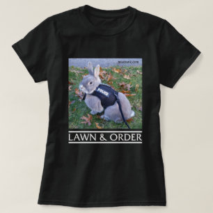Rasen u. das T-Shirt der Auftrags-Frauen
