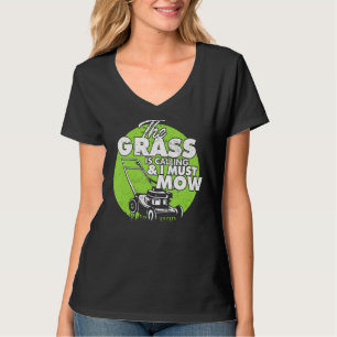 Rasenflächen im Gras rufen an und ich muss T-Shirt